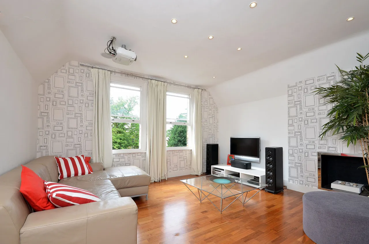 2 bed flat to rent, Worcester Park, KT4
