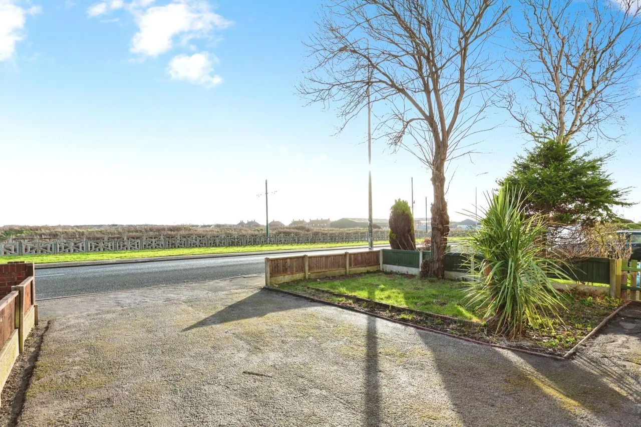 Broadway, Thornton-Cleveleys, FY5, photo 2