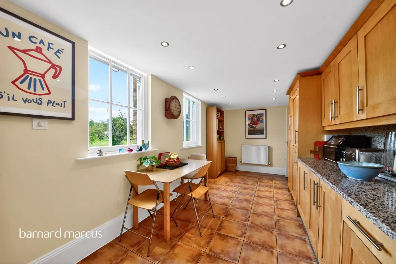 Royal Drive, London, N11, photo 12