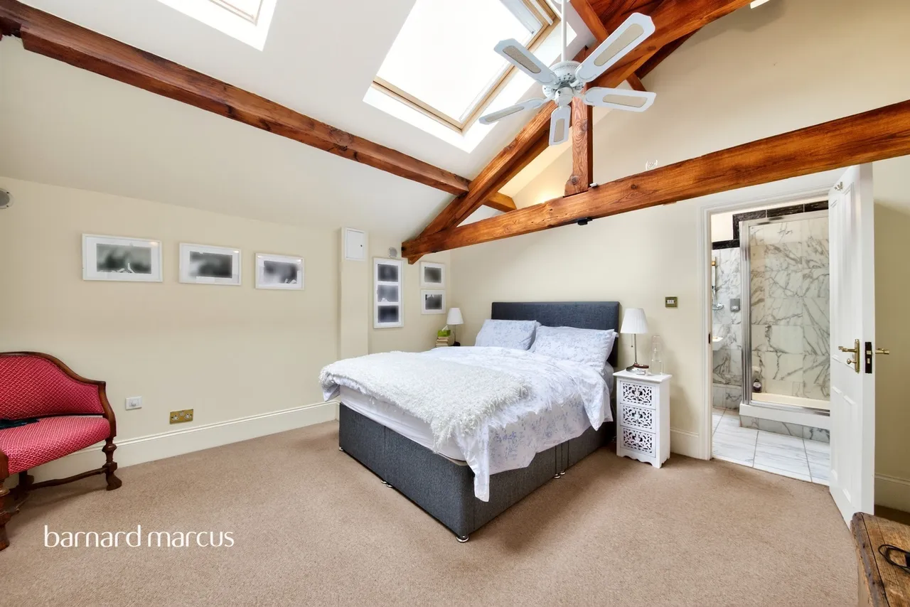 Royal Drive, London, N11, photo 4