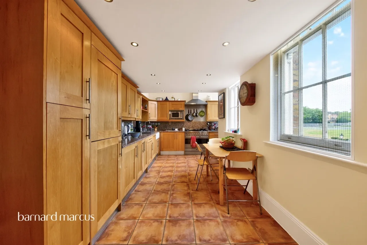 Royal Drive, London, N11, photo 3
