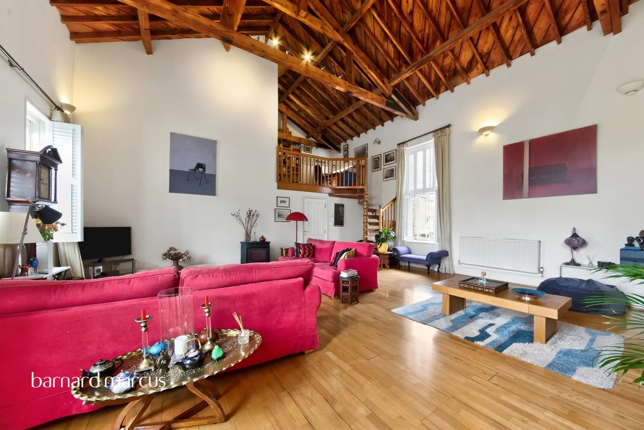 Royal Drive, London, N11, photo 15