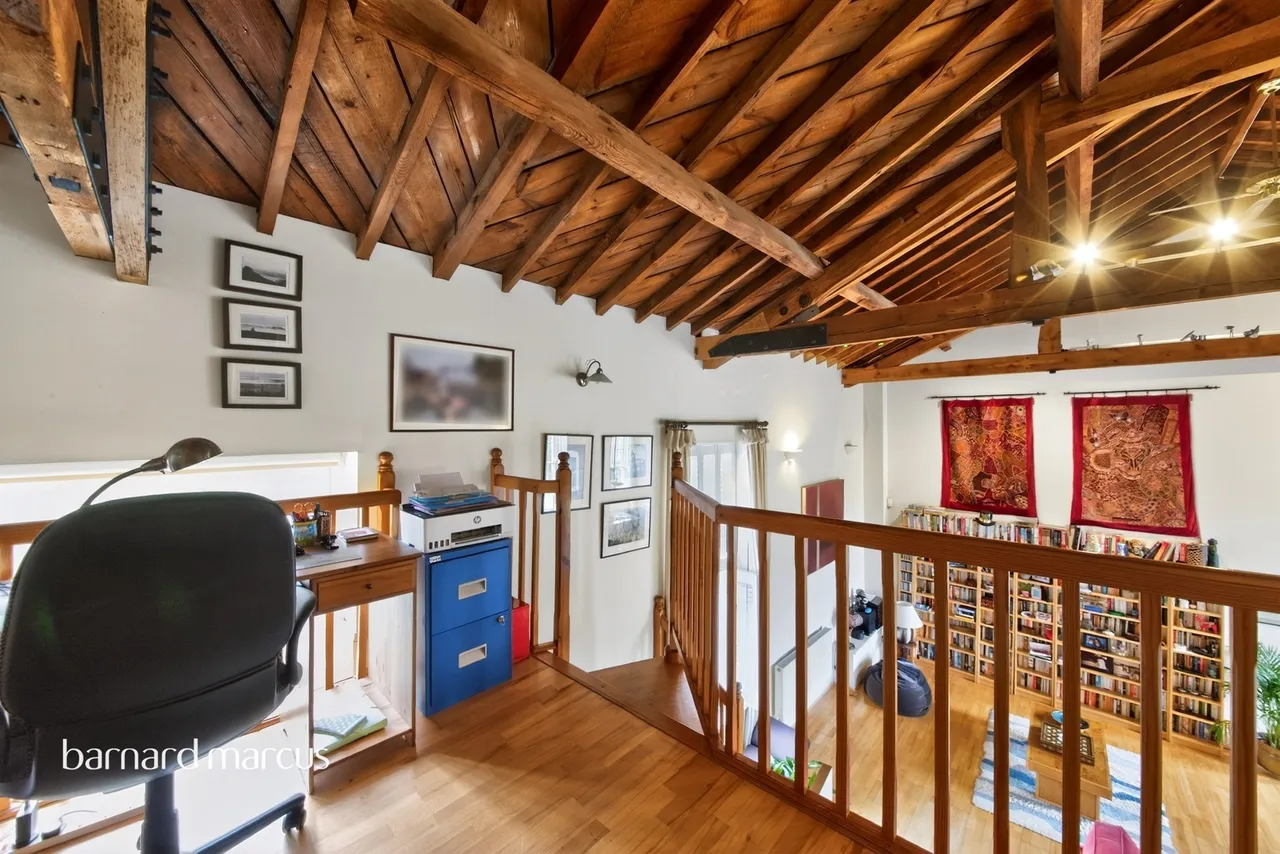 Royal Drive, London, N11, photo 5