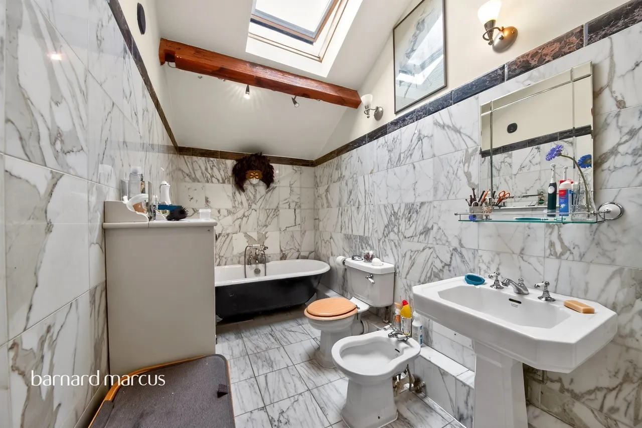 Royal Drive, London, N11, photo 11