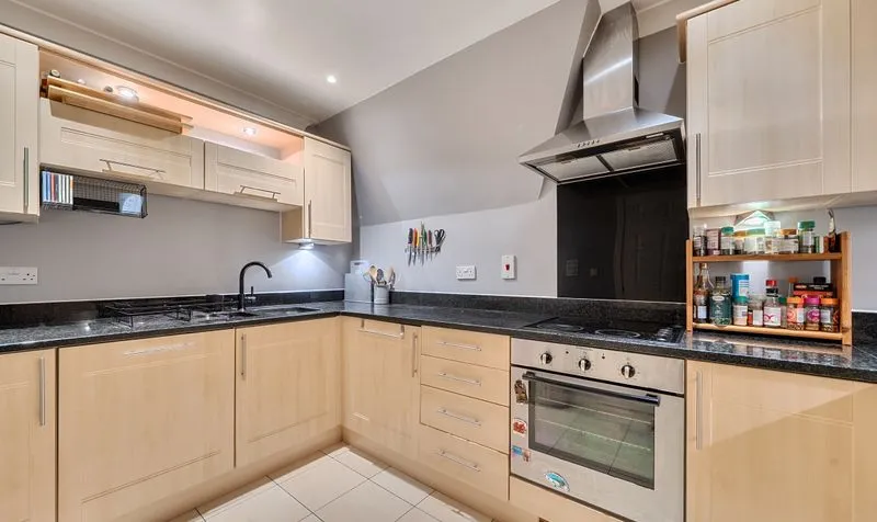 Leret Way, Royal Swan Quarter Leret Way, KT22, photo 4