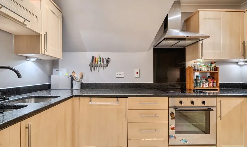 Leret Way, Royal Swan Quarter Leret Way, KT22, photo 15