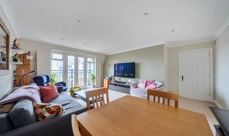 Leret Way, Royal Swan Quarter Leret Way, KT22, photo 5
