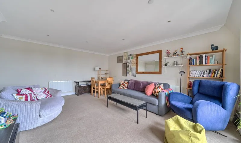 Leret Way, Royal Swan Quarter Leret Way, KT22, photo 14