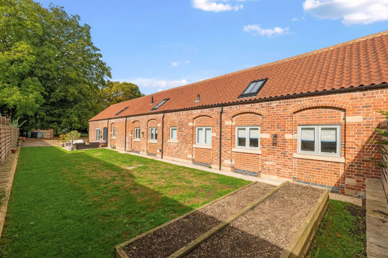 Hall Lane, Harrowby, NG31, photo 25