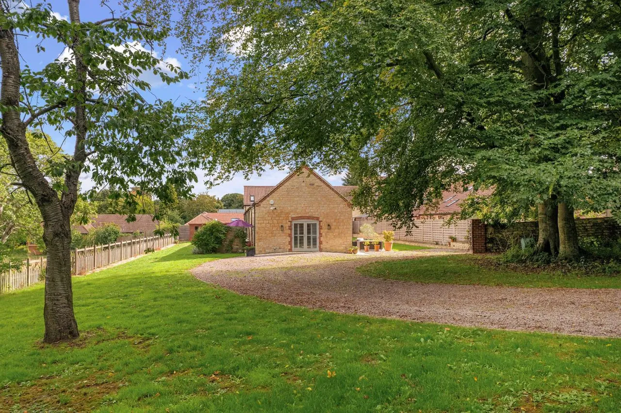 Hall Lane, Harrowby, NG31, photo 19