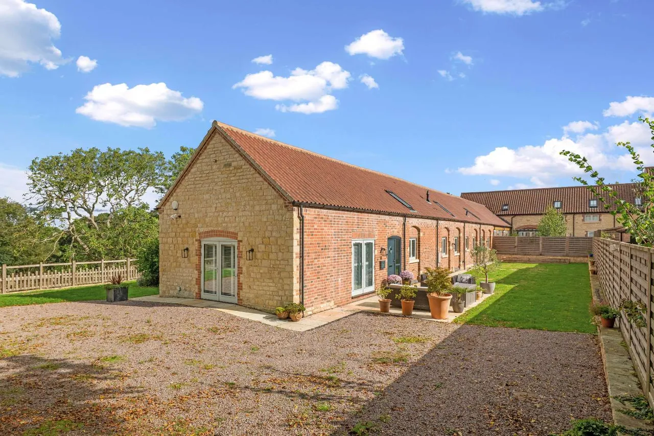 Hall Lane, Harrowby, NG31, photo 21