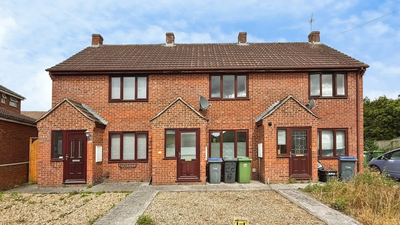 2 bed house for sale — Dursley Road, Trowbridge