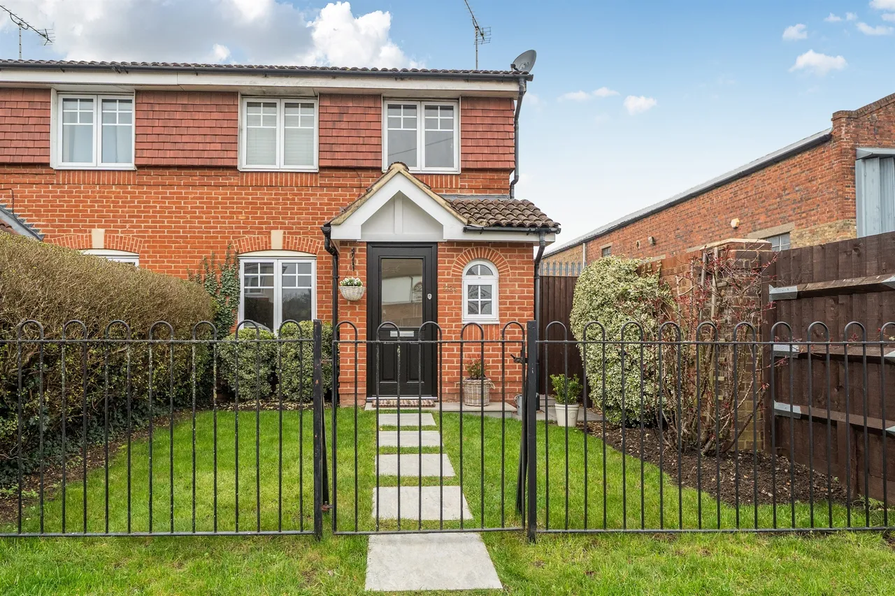 3 bed house for sale — Blackamoor Lane, Maidenhead