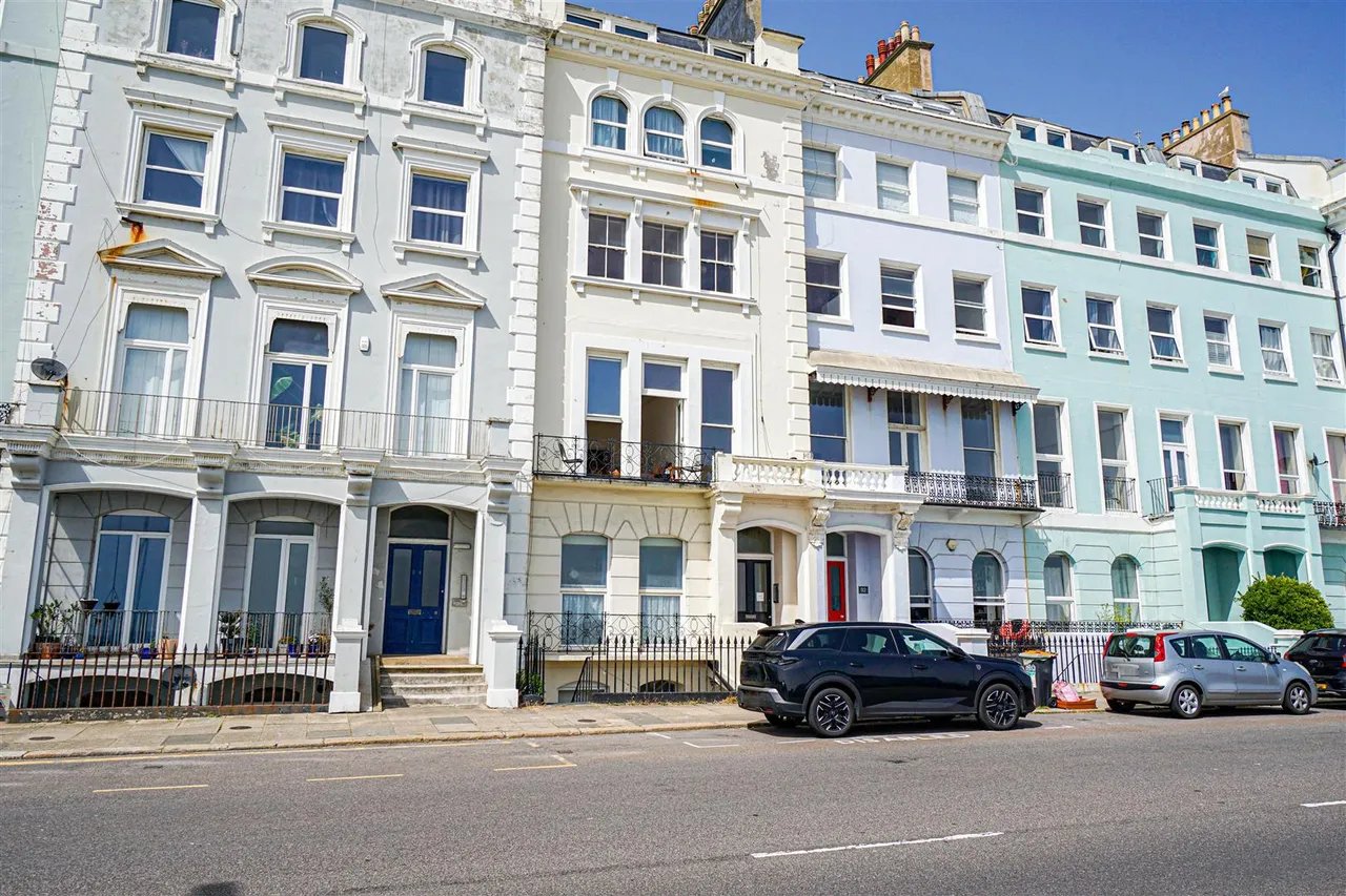 2 bed flat for sale, Marina, St Leonards On Sea