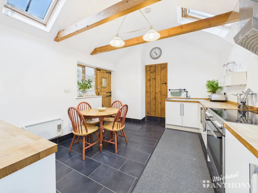 High Street, Weedon, HP22 4NW, photo 13