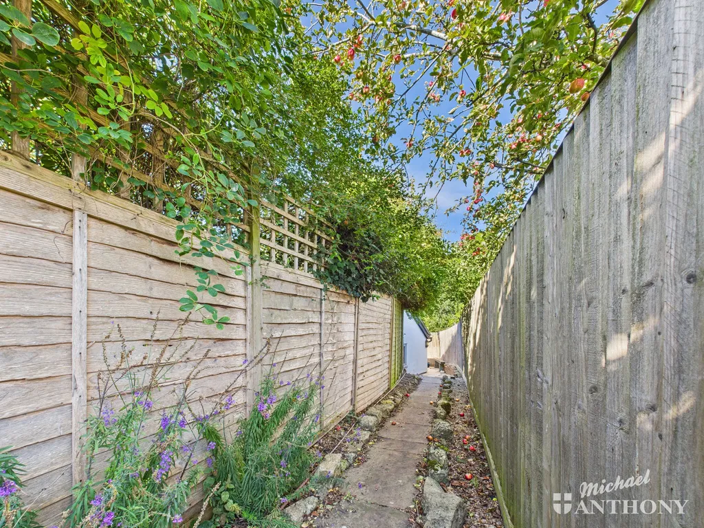 High Street, Weedon, HP22 4NW, photo 16