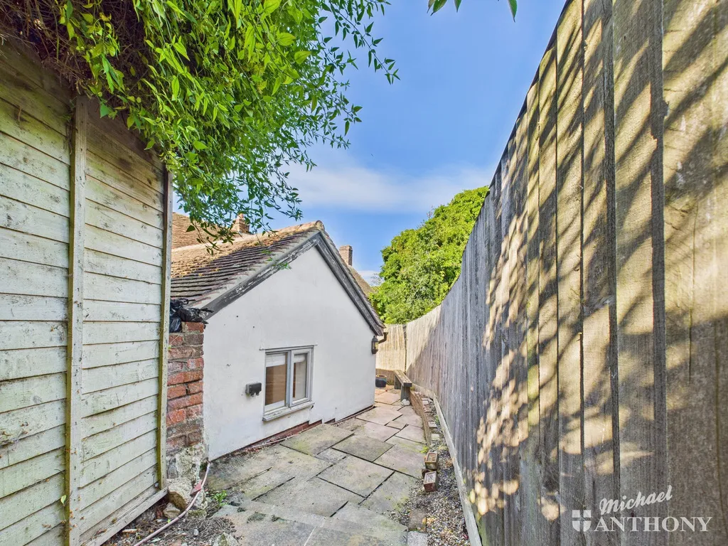 High Street, Weedon, HP22 4NW, photo 15