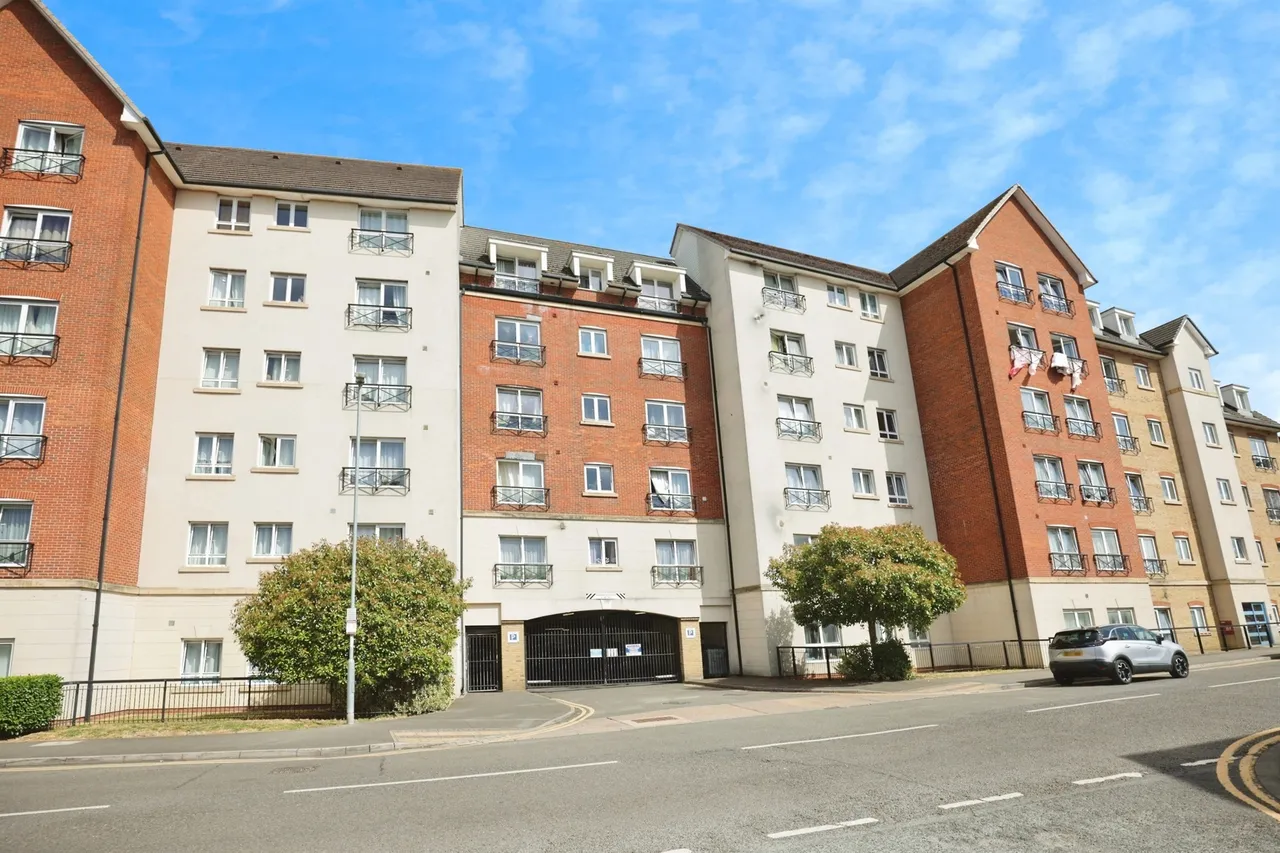 2 bed flat for sale — Broad Street, Northampton