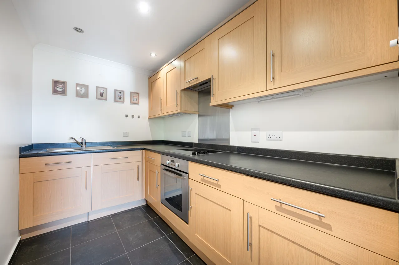 19 Tylers Court, Vicars Bridge Close, Wembley, photo 4