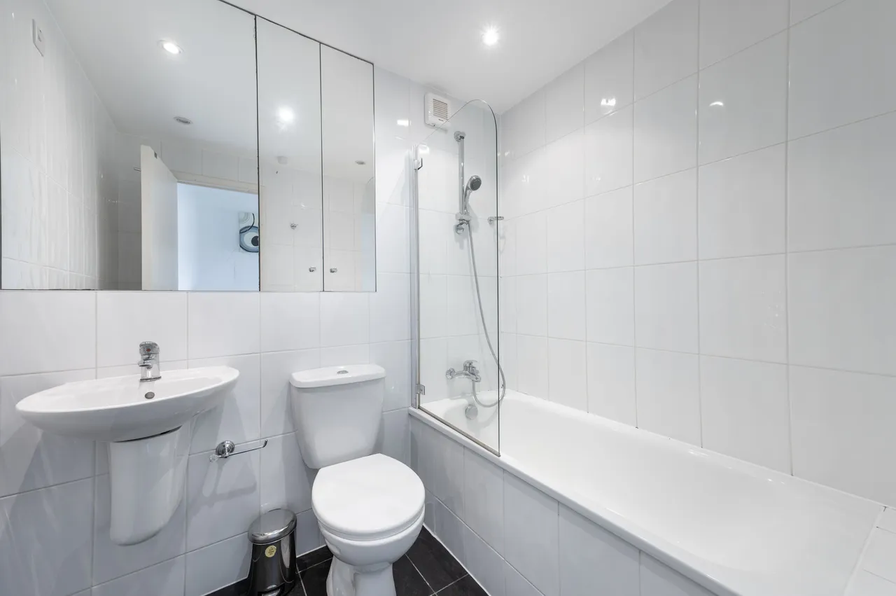 19 Tylers Court, Vicars Bridge Close, Wembley, photo 7
