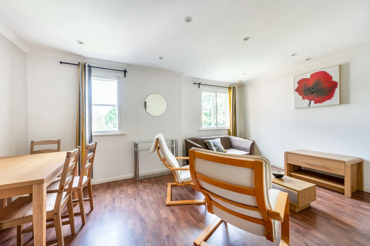 19 Tylers Court, Vicars Bridge Close, Wembley, photo 5