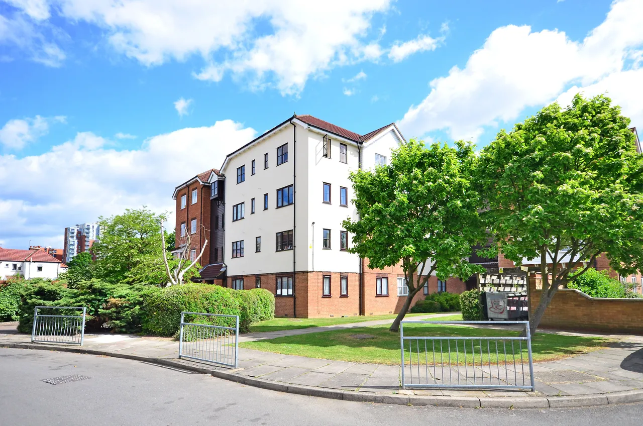 19 Tylers Court, Vicars Bridge Close, Wembley, photo 6