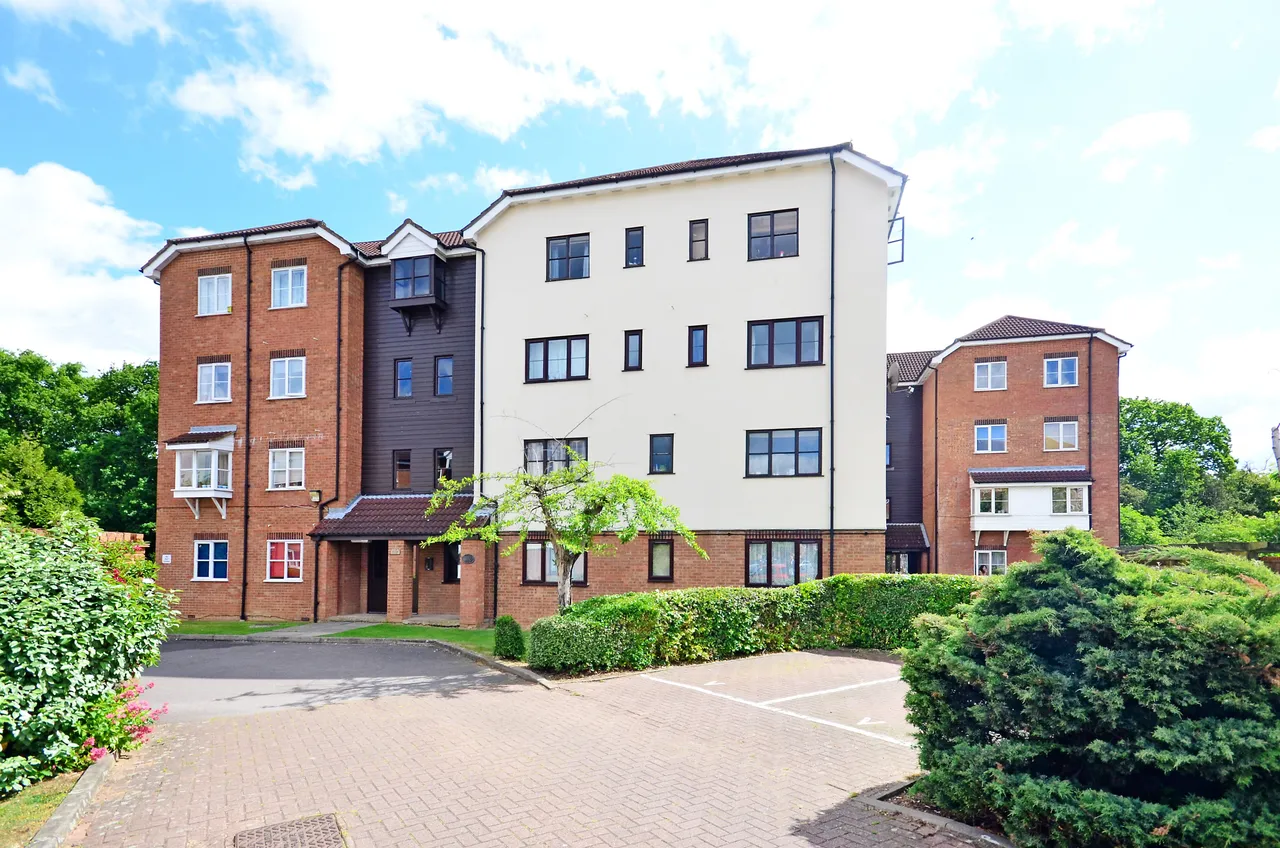 19 Tylers Court, Vicars Bridge Close, Wembley, photo 3