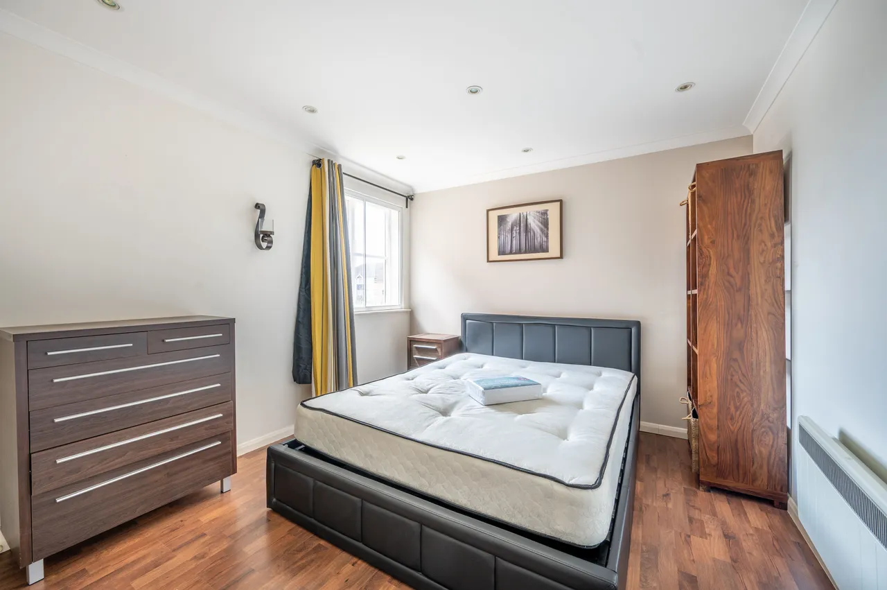 19 Tylers Court, Vicars Bridge Close, Wembley, photo 2