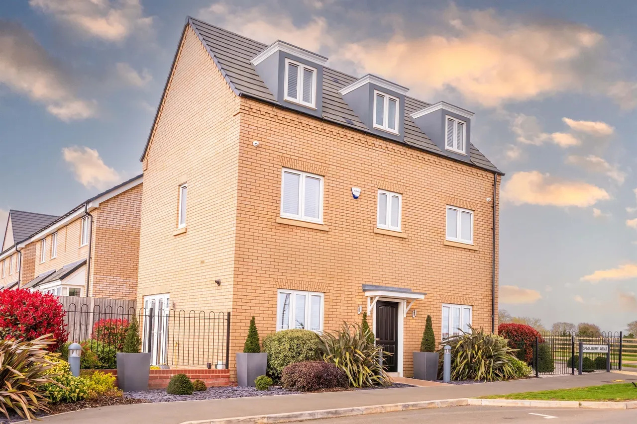 4 bed house for sale, Irthlingborough Road North Wellingborough, NN8