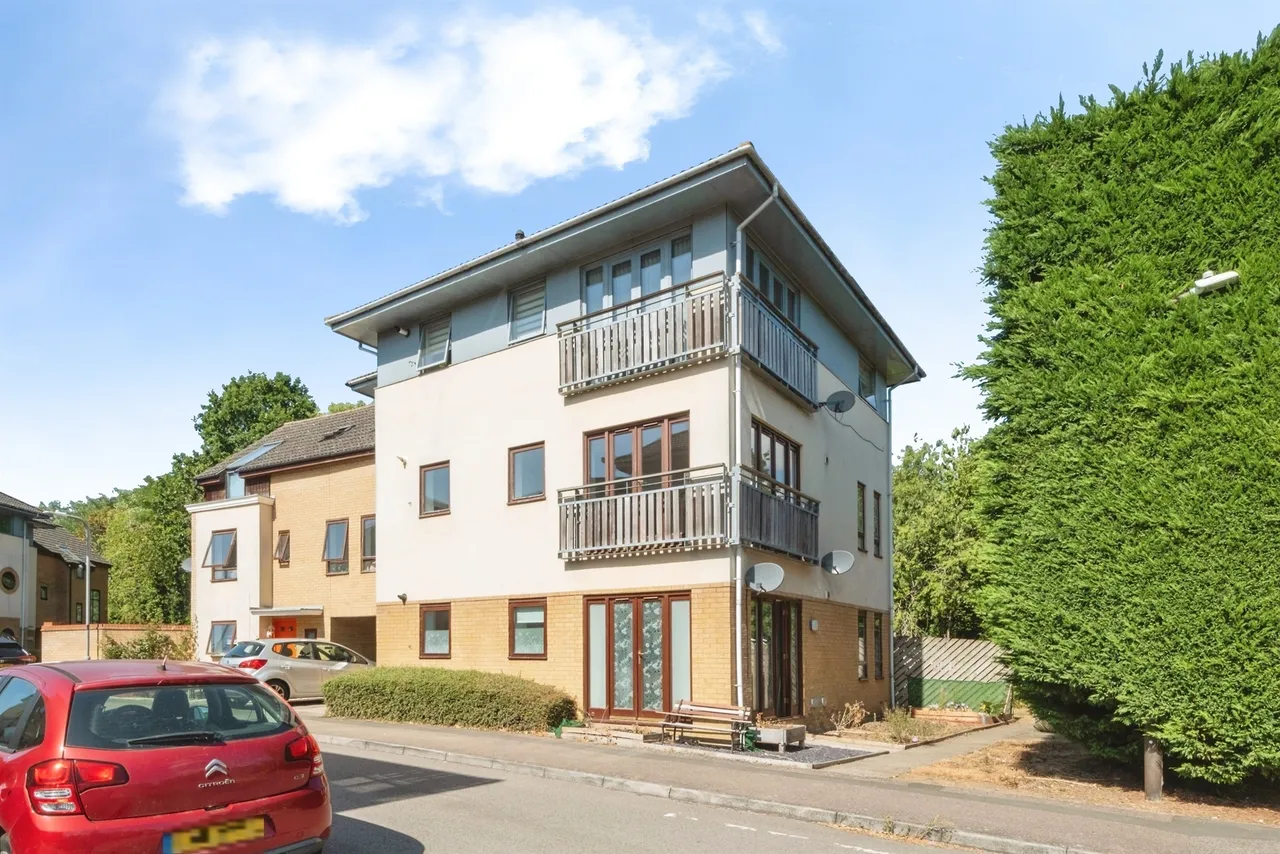 2 bed flat for sale — Howitt Drive, Bradville, Milton Keynes