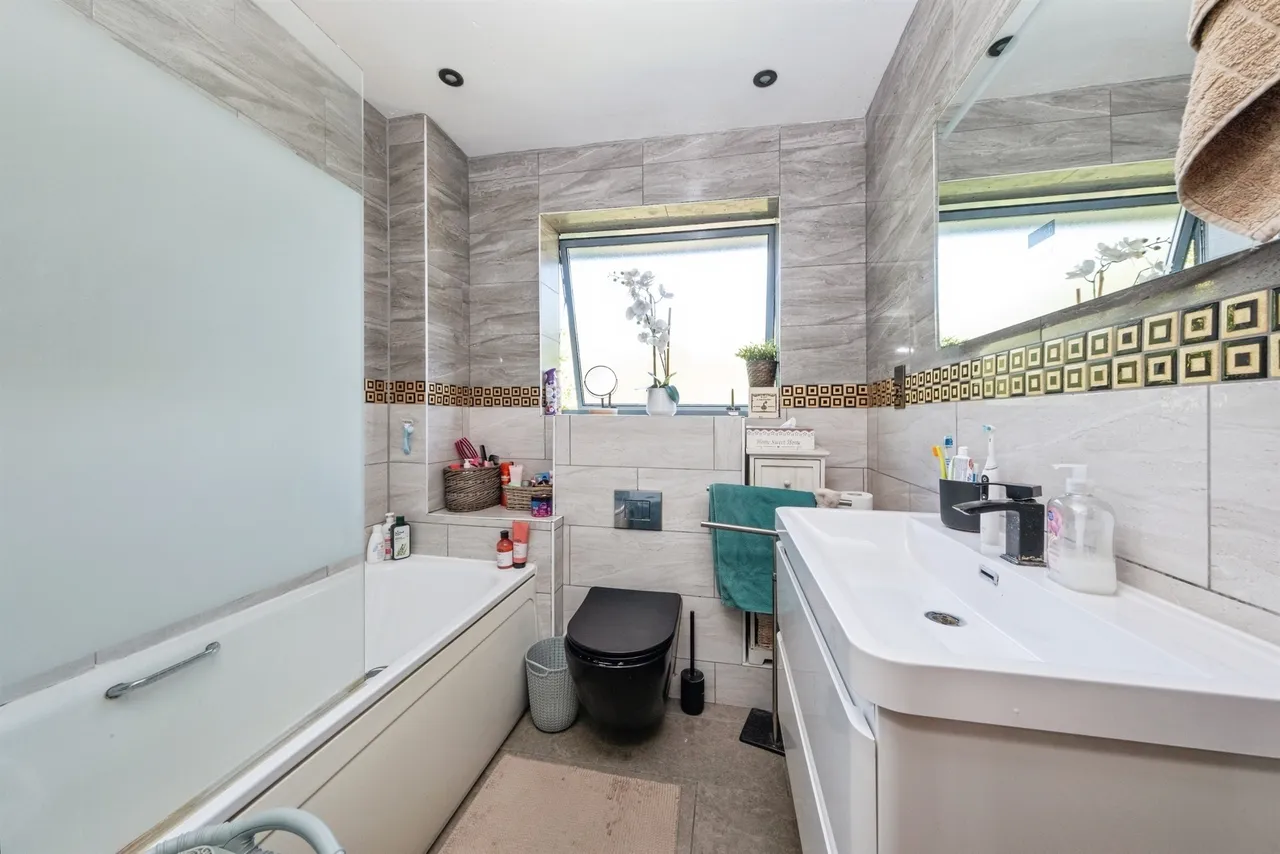 Howitt Drive, Bradville, Milton Keynes, photo 11