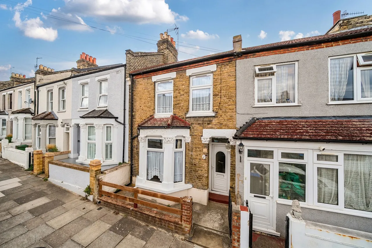 2 bed house for sale — Parkdale Road, SE18
