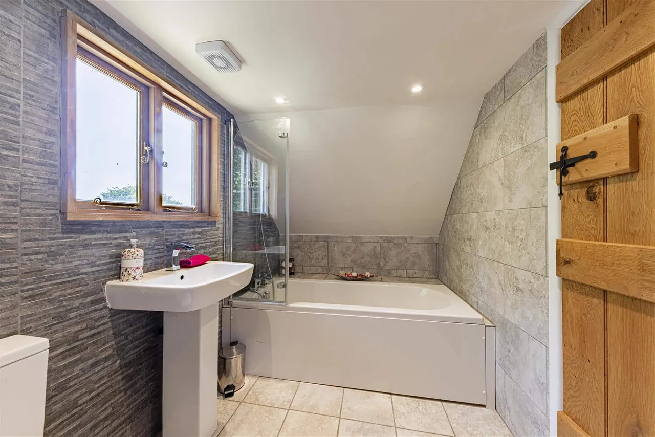 Grinsell Hill, Minster, Ramsgate, Kent, CT12 5DP, photo 28