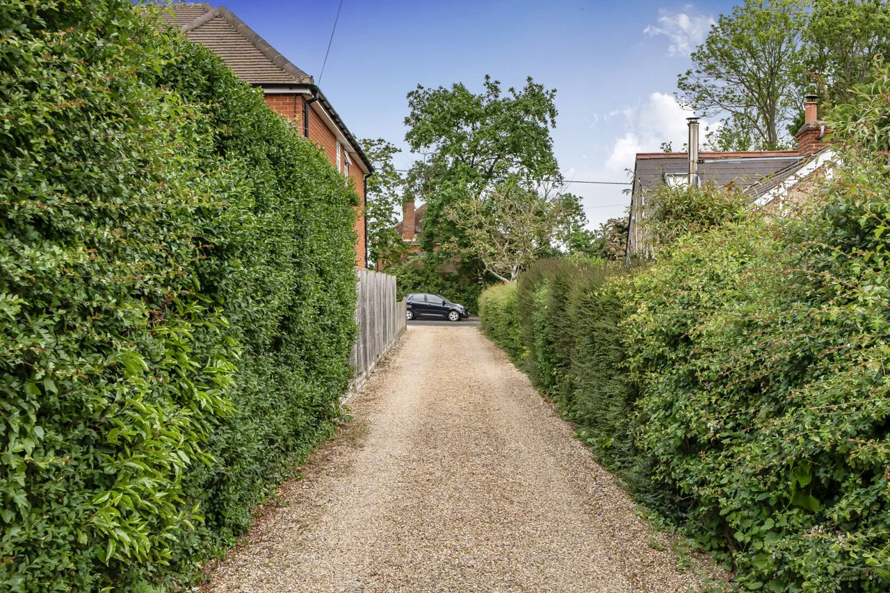 Theale Road, Burghfield, RG30, photo 26