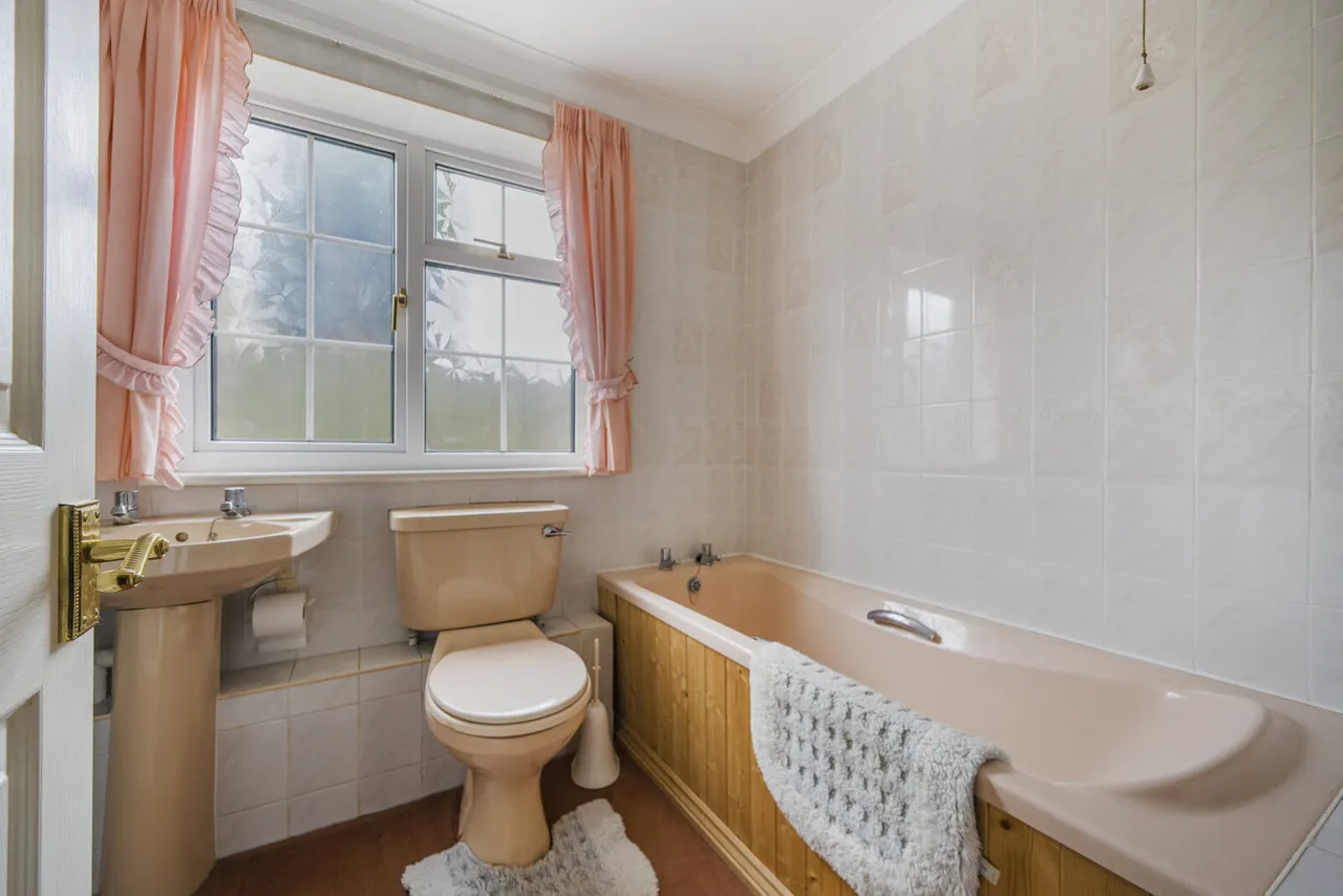 Theale Road, Burghfield, RG30, photo 8