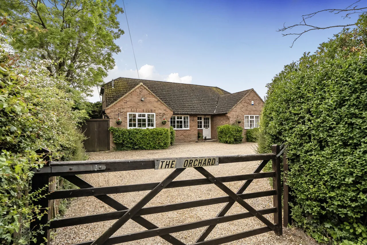 5 bed house for sale, Theale Road, Burghfield, RG30