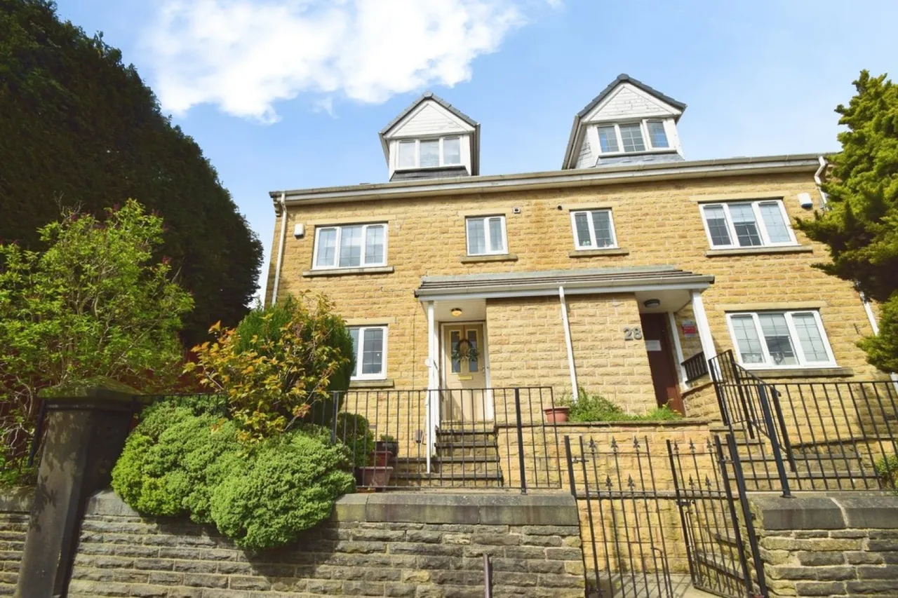 3 bed house for sale — Hazelhurst Brow, Bradford, West Yorkshire