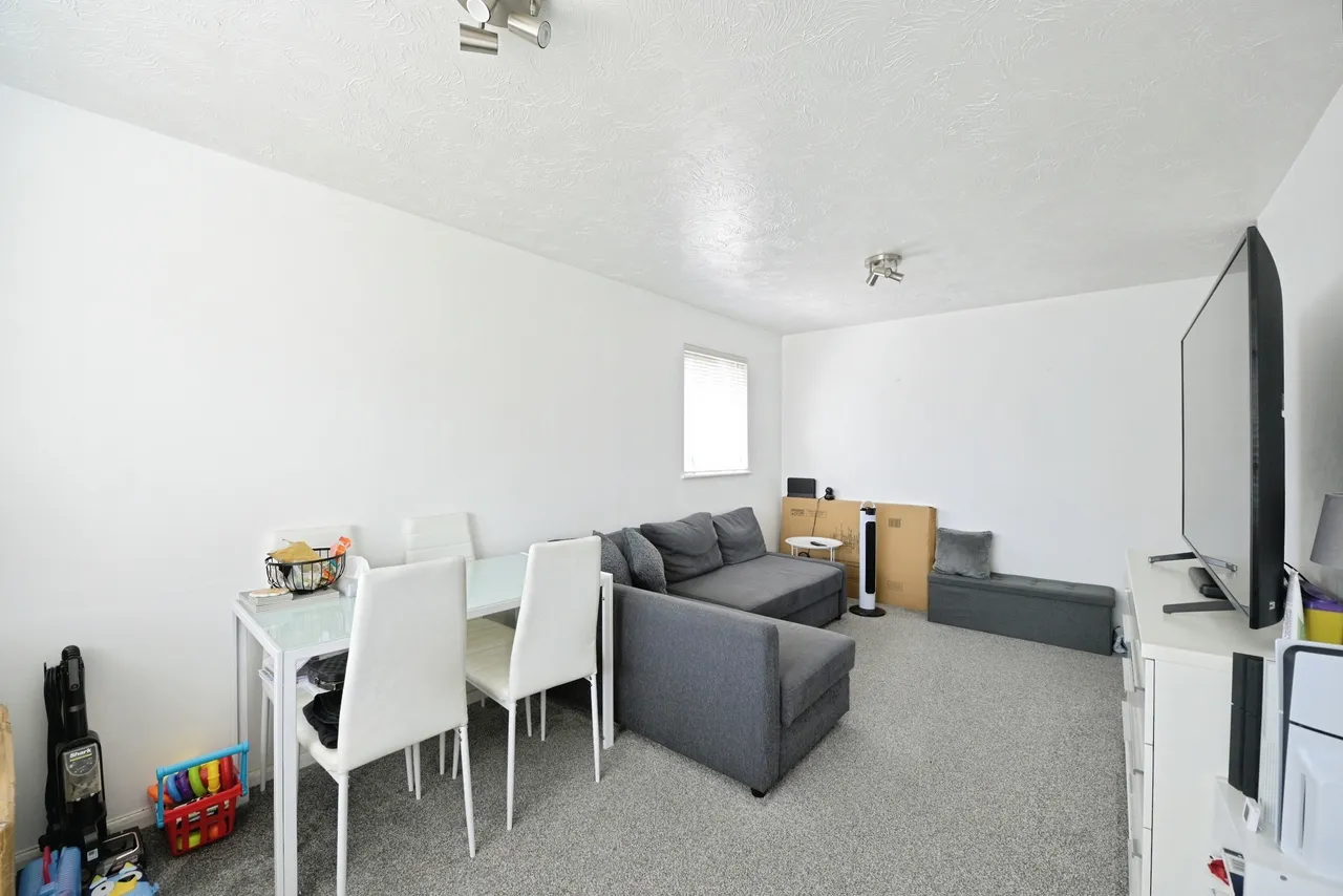 Brimfield Road, Purfleet-On-Thames, RM19, photo 3