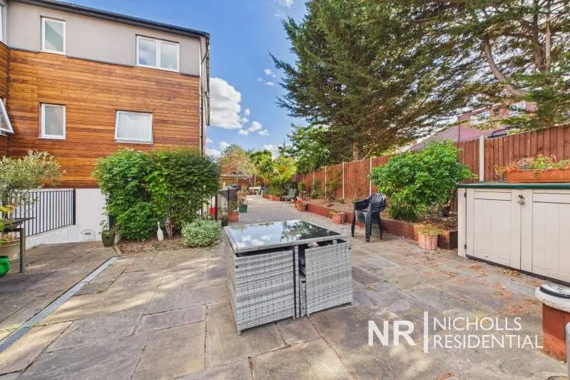 London Road, North Cheam, SM3, photo 11