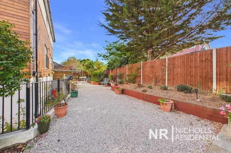 London Road, North Cheam, SM3, photo 12