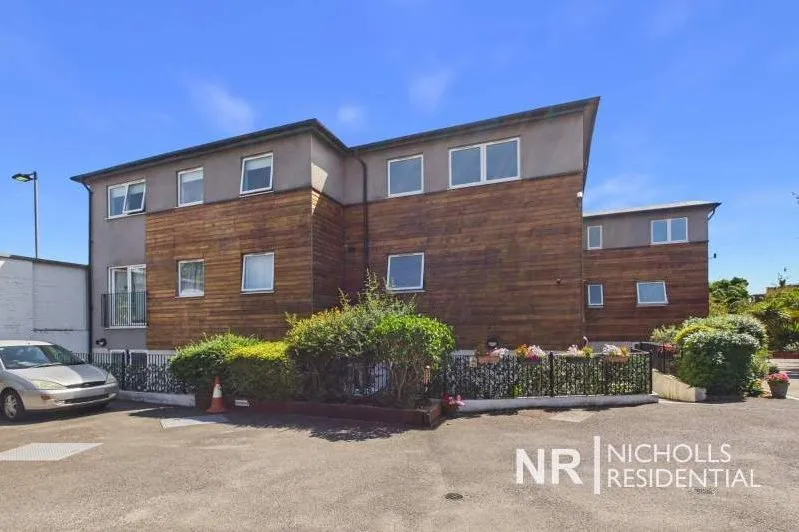 2 bed flat to rent, London Road, North Cheam, SM3