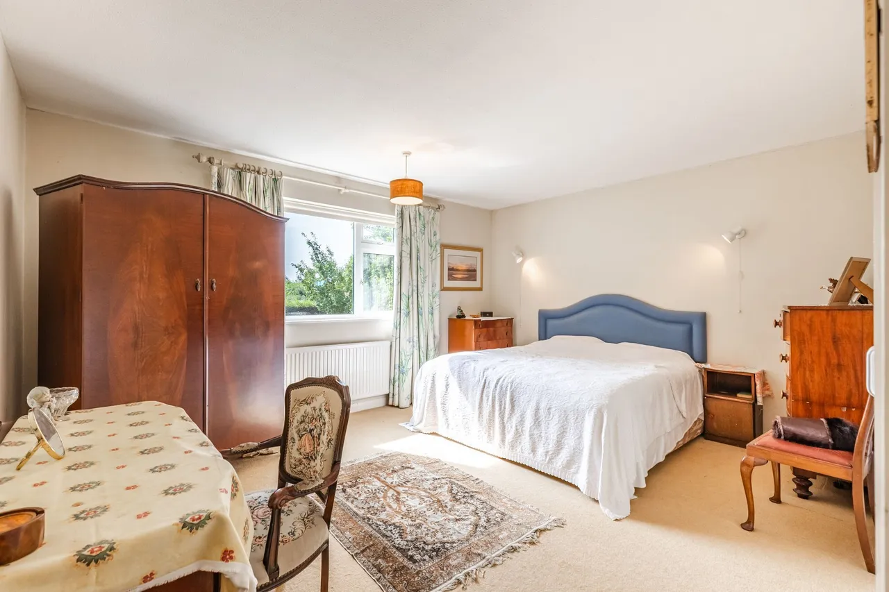 Attractive Three Bedroom Bungalow in, photo 7