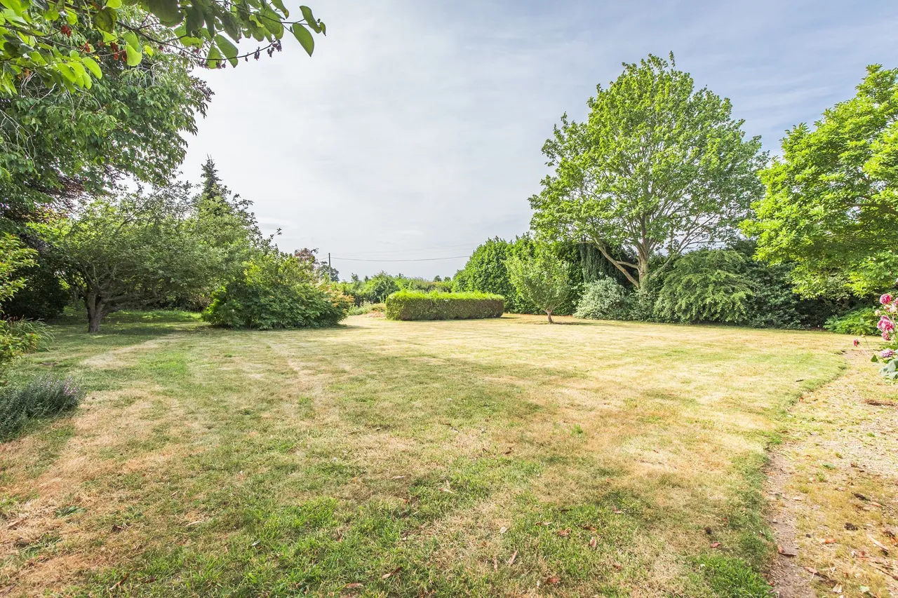 Attractive Three Bedroom Bungalow in, photo 11