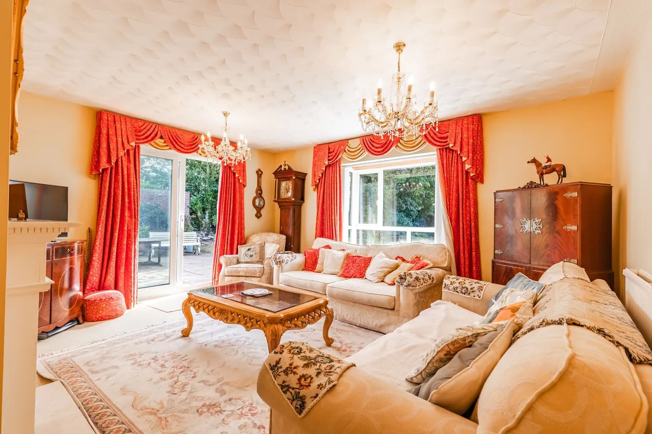 Attractive Three Bedroom Bungalow in, photo 5