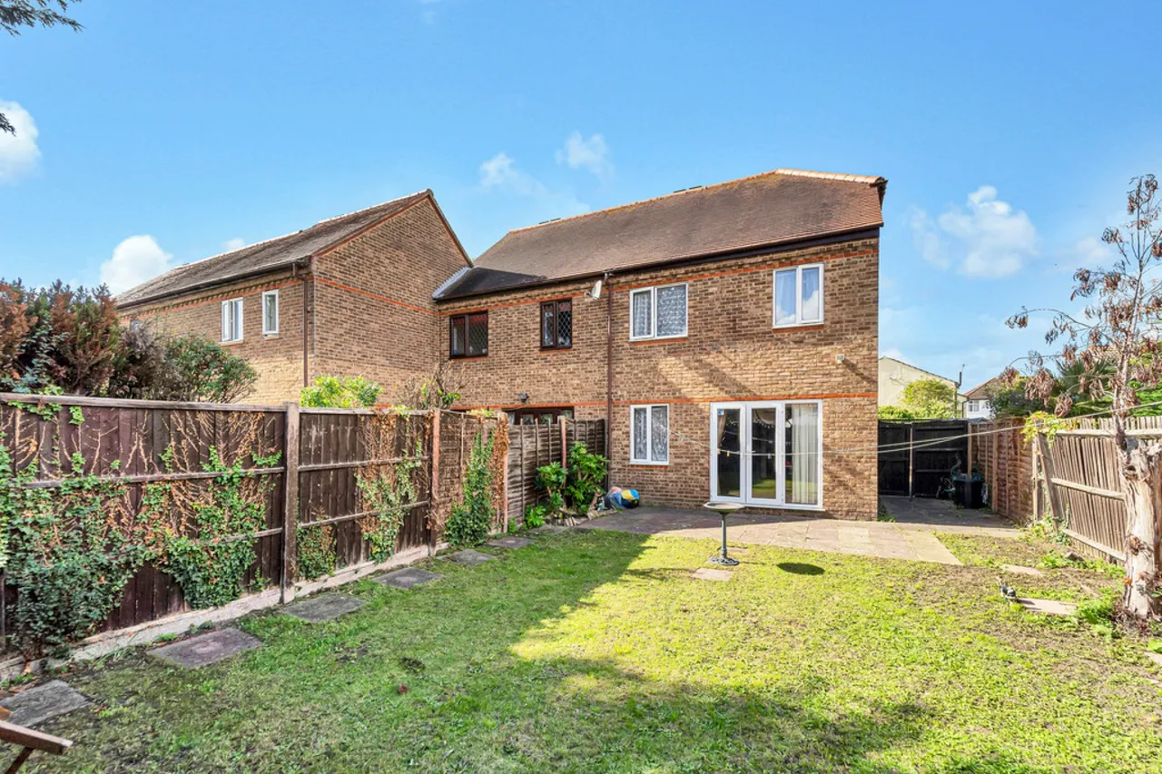 3 bed house for sale, Napier Walk, Ashford