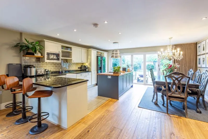 Dedmere Road, Marlow SL7 1PG, photo 2