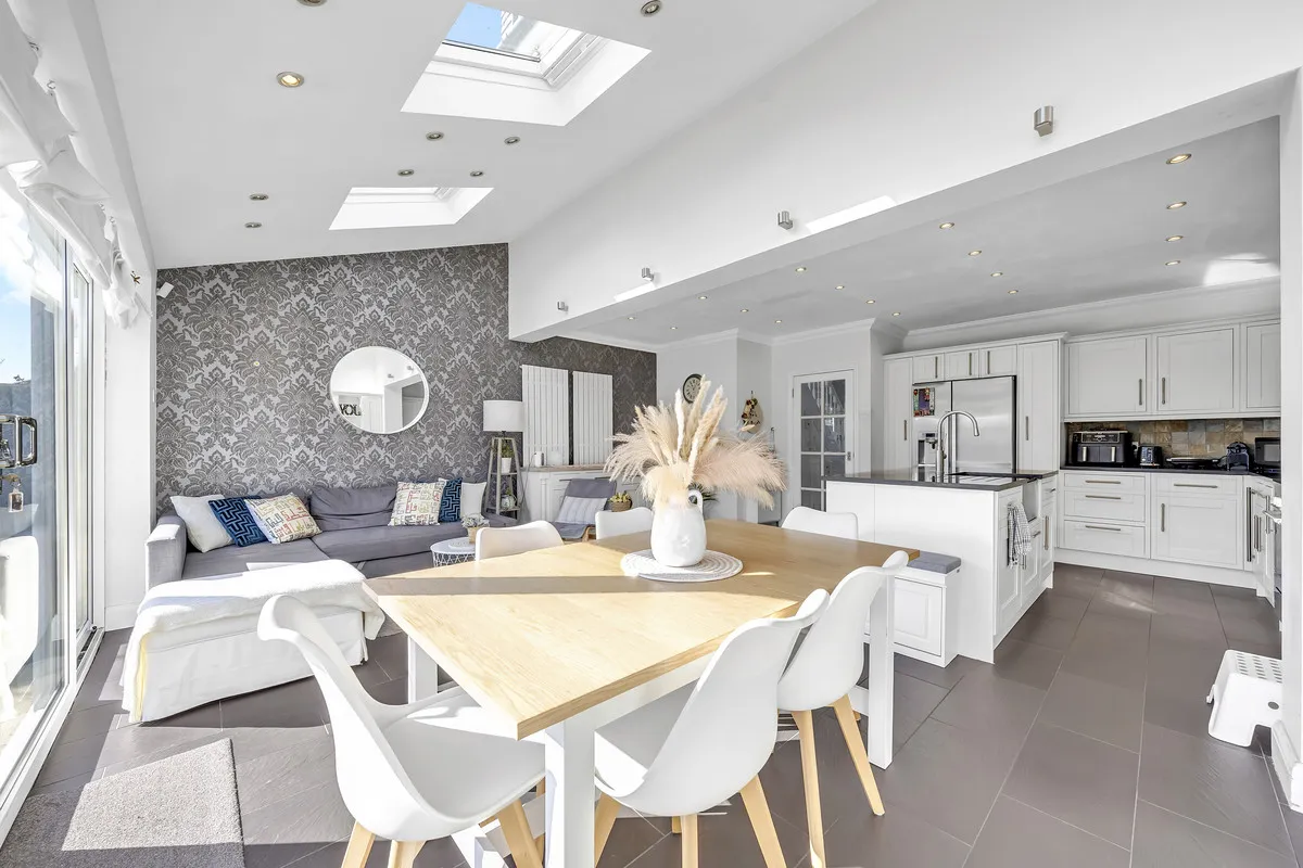 Havering Road, Romford, Rise Park, RM1 4RB, photo 6