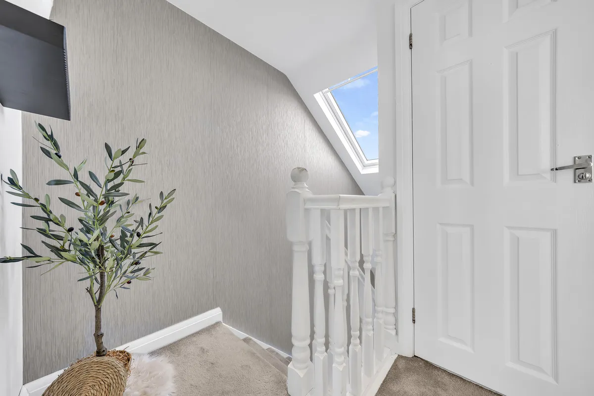 Havering Road, Romford, Rise Park, RM1 4RB, photo 19