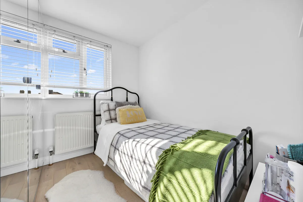 Havering Road, Romford, Rise Park, RM1 4RB, photo 17