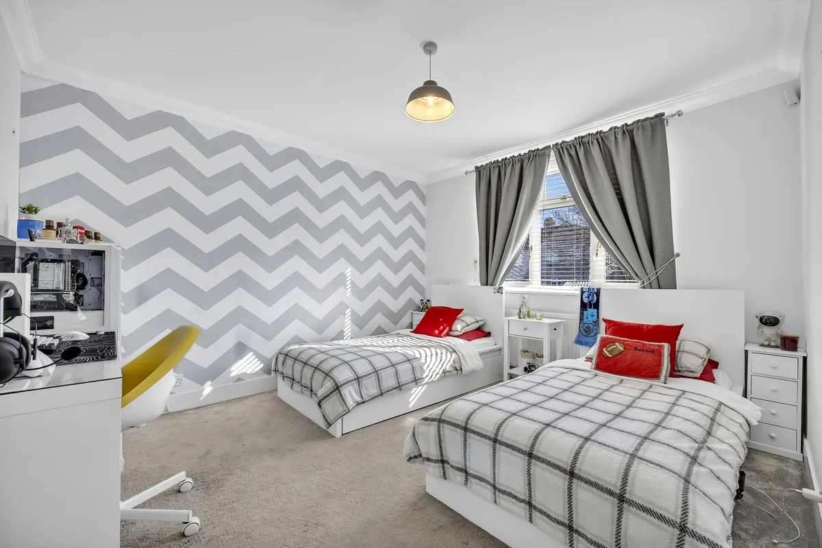 Havering Road, Romford, Rise Park, RM1 4RB, photo 14